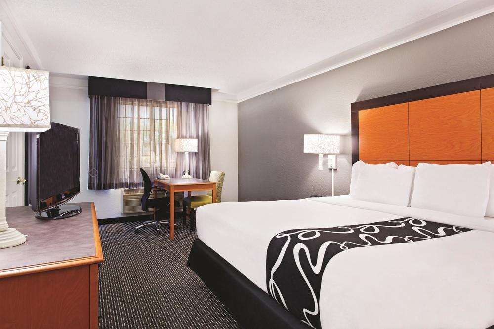 La Quinta Inn By Wyndham Champaign Extérieur photo