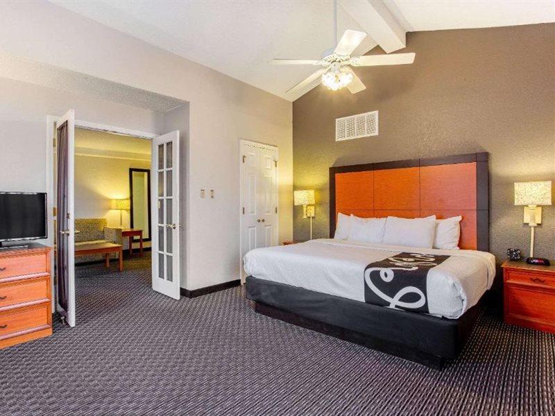 La Quinta Inn By Wyndham Champaign Extérieur photo