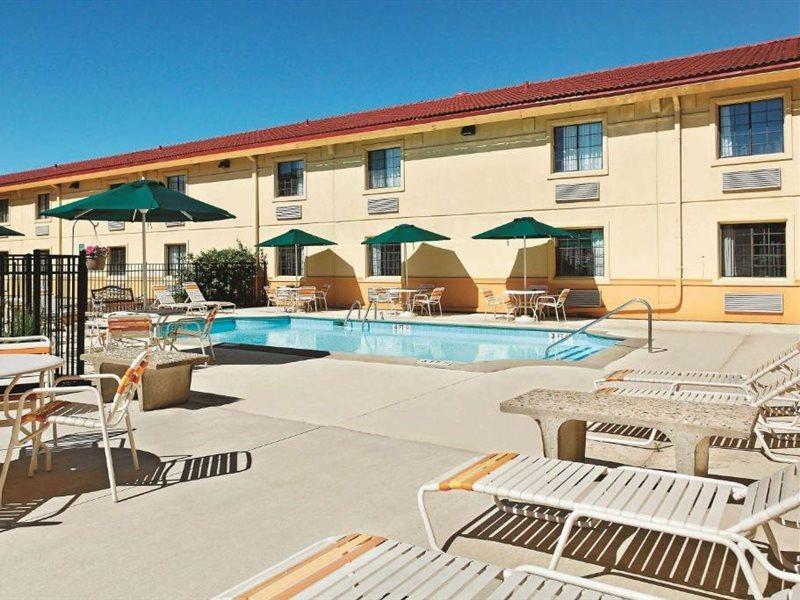 La Quinta Inn By Wyndham Champaign Extérieur photo