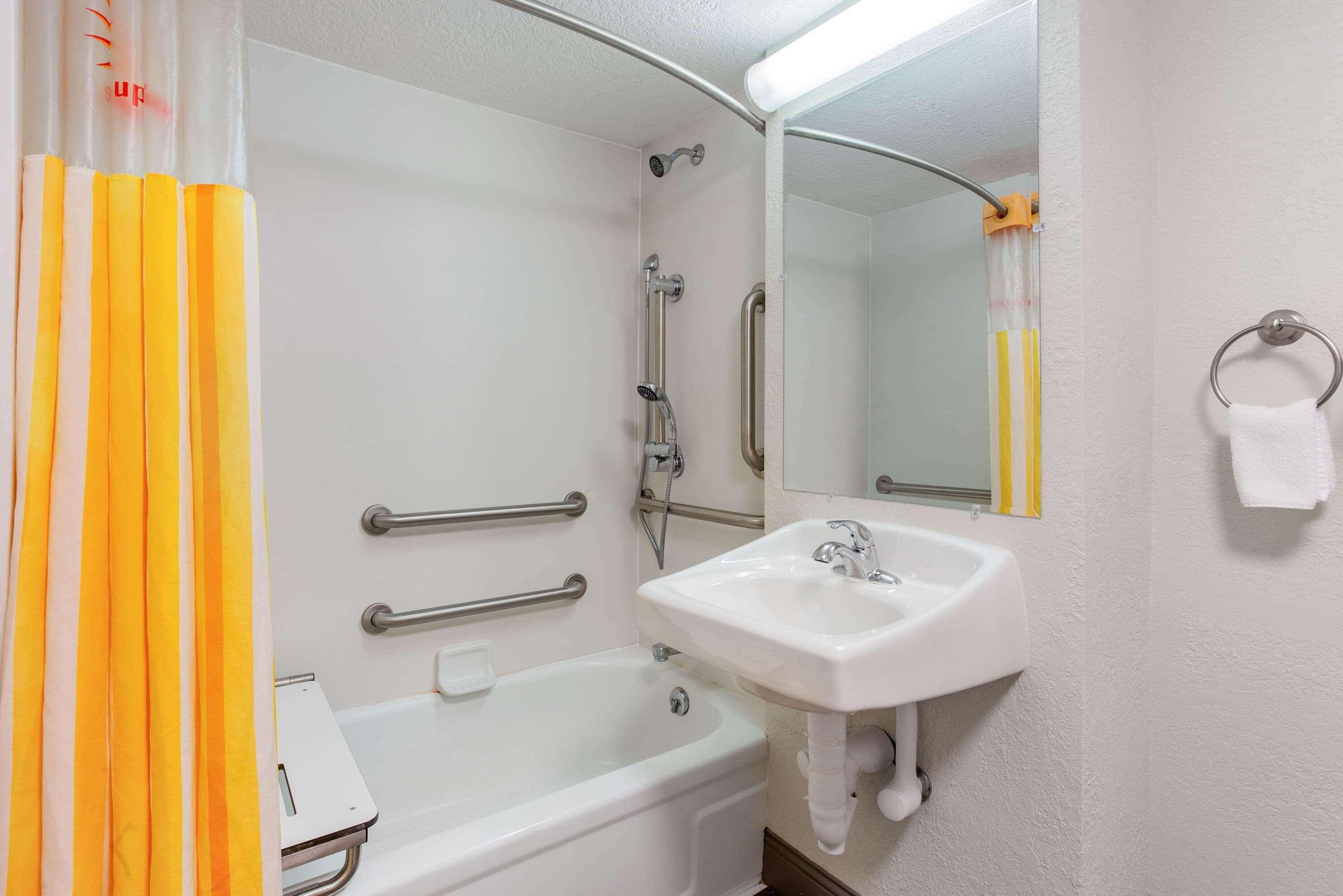 La Quinta Inn By Wyndham Champaign Extérieur photo