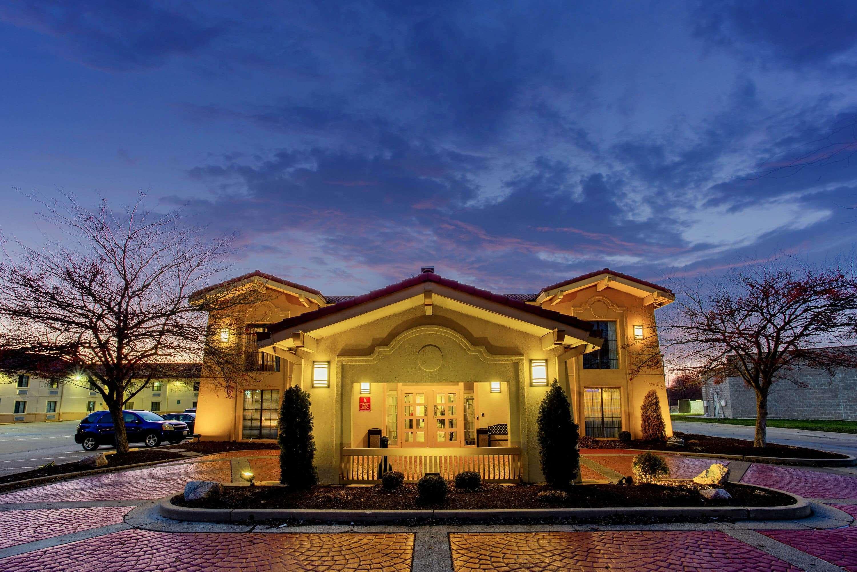 La Quinta Inn By Wyndham Champaign Extérieur photo