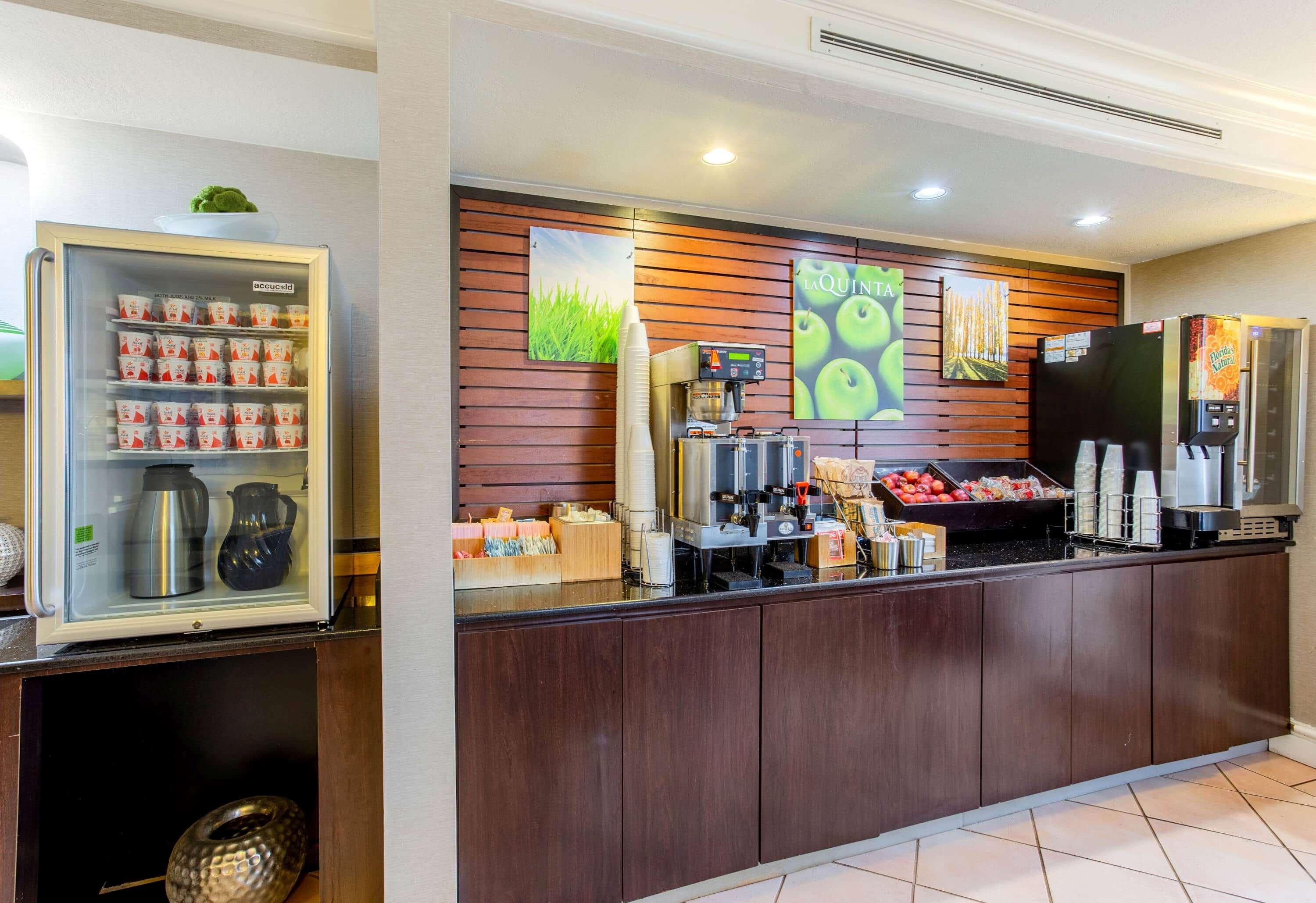 La Quinta Inn By Wyndham Champaign Extérieur photo
