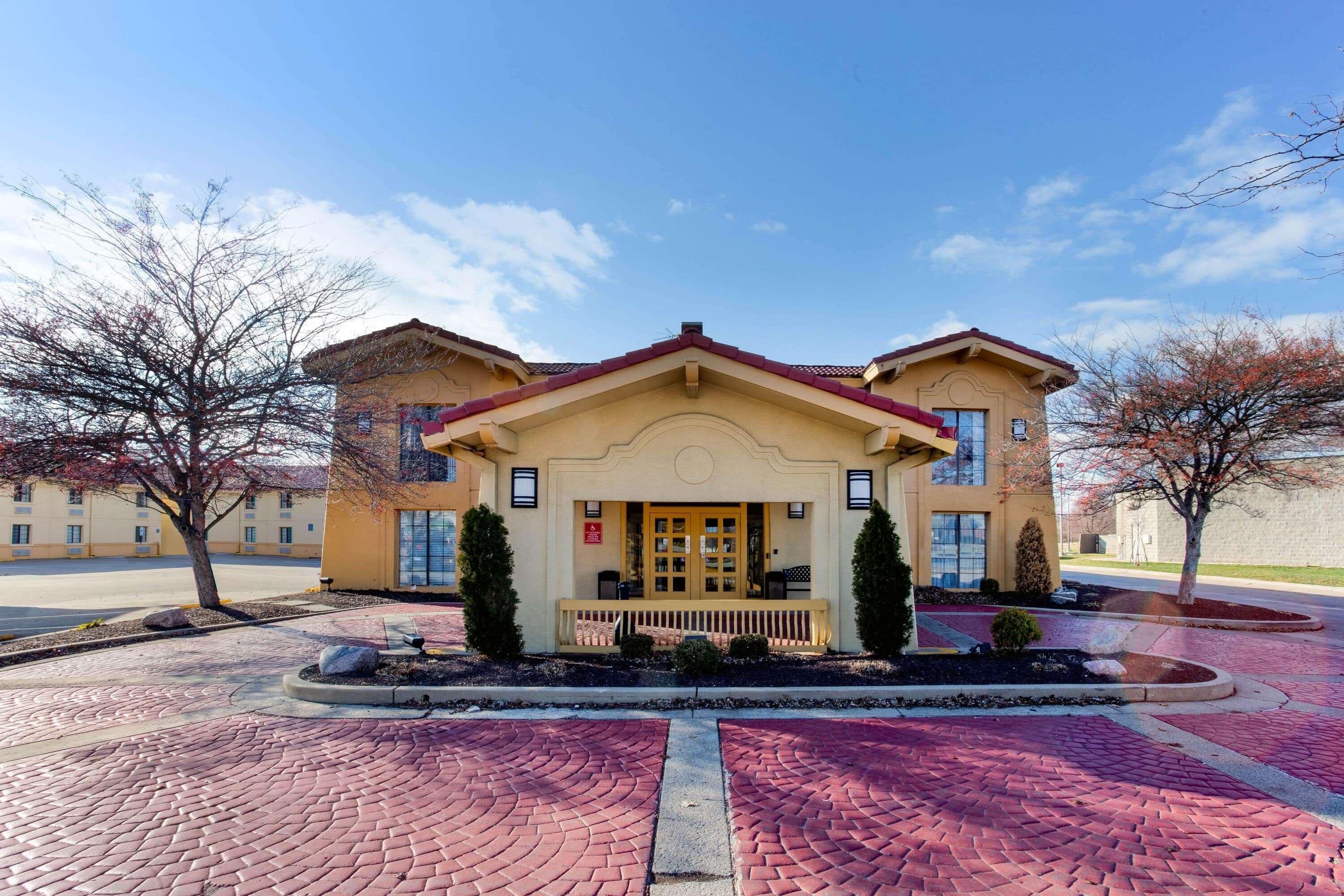 La Quinta Inn By Wyndham Champaign Extérieur photo